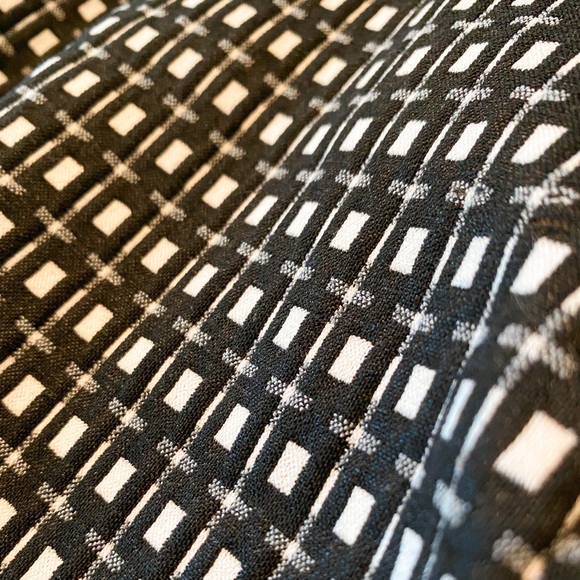 Calvin Klein women’s size 4 black patterned dress - Picture 2 of 4